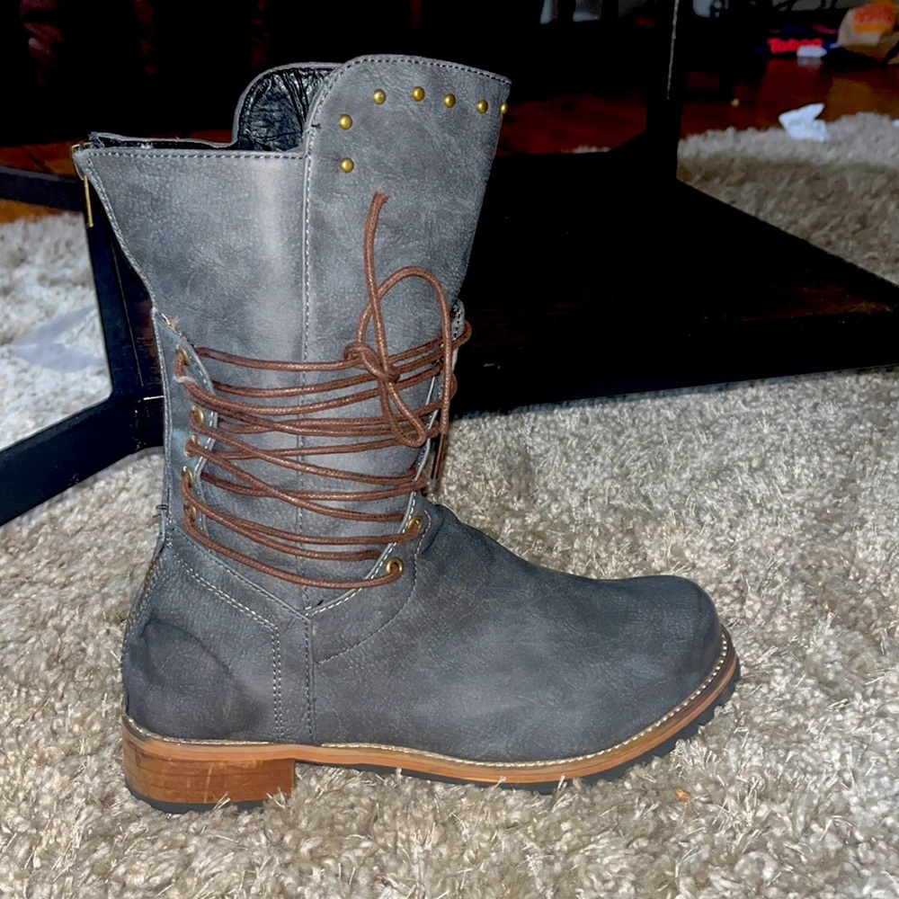 Color: Distressed - Picture 2 of 3